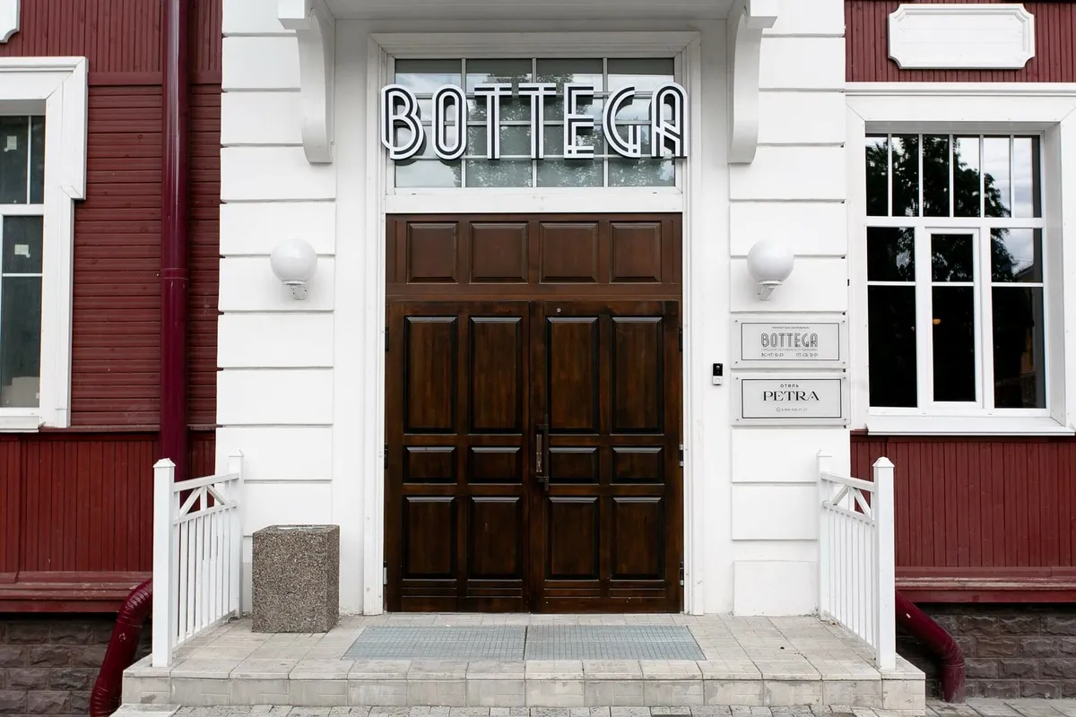 PETRA Hotel — фасад отеля